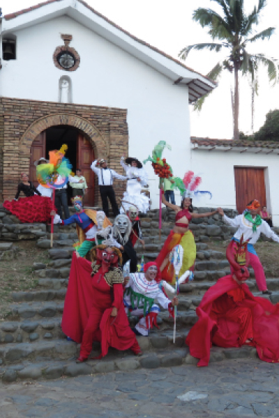 Tradición de Celebrar a los Ahijados con Macetas de Alfeñique