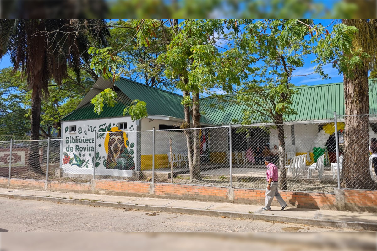  Biblioteca Pública de Rovira