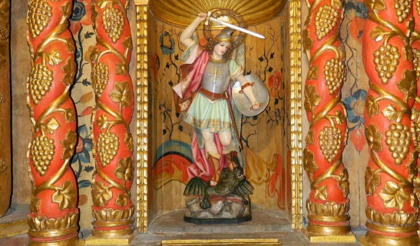 Escultura tallada y policromada de San Miguel Arcángel. Retablo mayor Catedral Ocaña