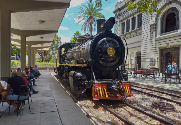 Locomotora Porter Antioquia, estación de trenes Cisneros Medellín