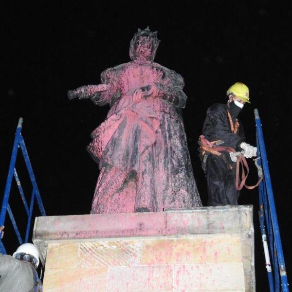 El Consejo Nacional de Patrimonio autoriza trasladar de manera transitoria las esculturas del ‘Monumento a Isabel la Católica y Cristóbal Colón’