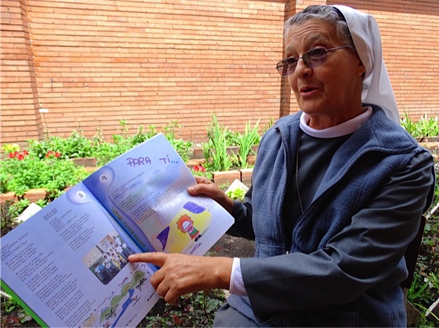 Reina Amparo Restrepo: el hada que desarmó la mente y el corazón de San Vicente del Caguán gracias a la lectura