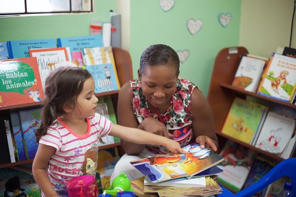 Viceministra de Cultura visitó sala de lectura para la primera infancia en hospital de Quibdó