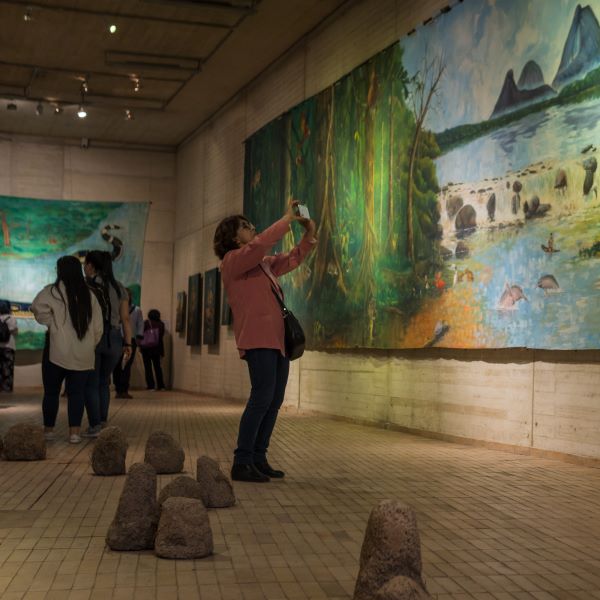 El Salón Nacional de Artistas presenta su última exposición en el Centro cultural Gabriel García Márquez de Bogotá