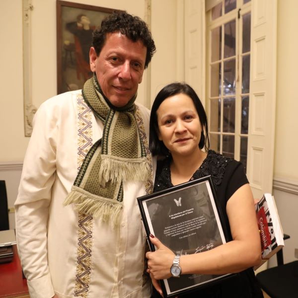 El colectivo artístico ‘Magdalenas por el Cauca’ recibe premio Barba Varley al denunciar la desaparición forzada a través del arte